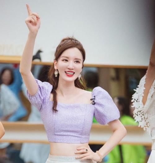  张萌|张萌不愧为业内制片人，一条微博就和王一博有了合作意向