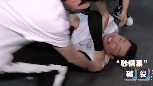 压板|原来最难的游戏不是指压板,也不是撕名牌,难到连李晨都主动放弃