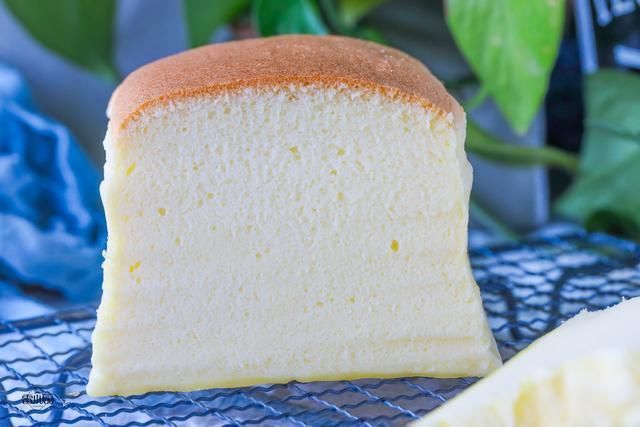  手轻|网红抖臀蛋糕，用手轻碰就一直抖个不停，迫不及待咬下一口，真香