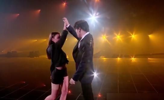 演唱会|TFBOYS七周年演唱会看点：王俊凯与女生牵手跳舞，千玺频频笑场