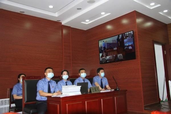  犯罪集团|黑龙江勃利县检察院检察长出庭支持公诉杜某某等32人恶势力犯罪集团案件