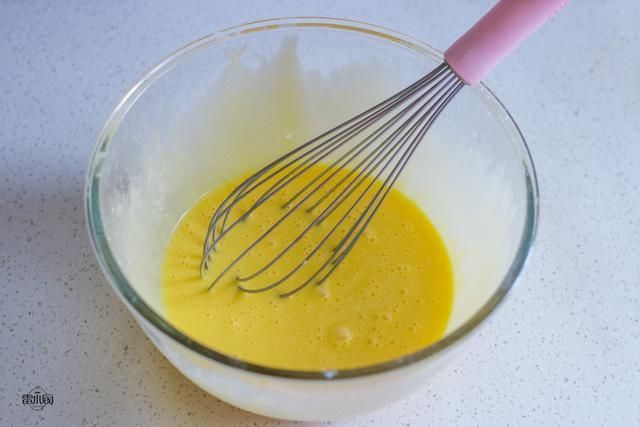 蛋糕|网红抖臀蛋糕,用手轻碰就一直抖个不停,迫不及待咬下一口,真香