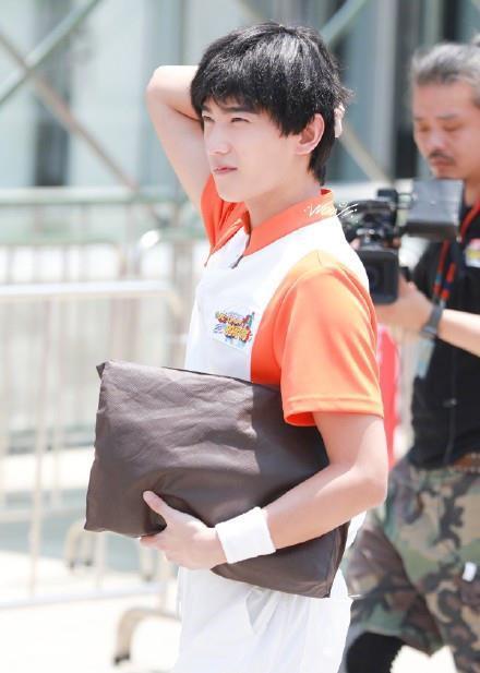 男神|姜贞羽资源不输硬糖少女!与杨洋、黄明昊一众顶流男神合作!