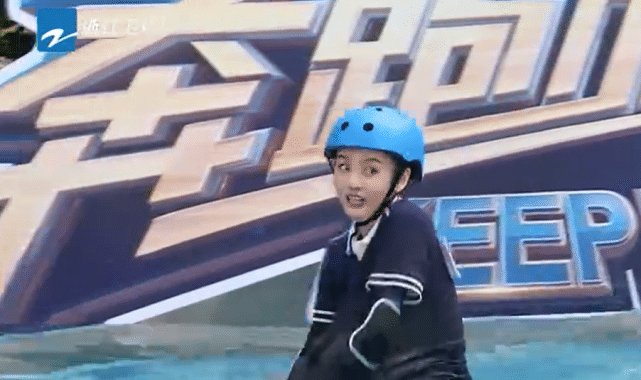  创意|叫“导演”官方, 叫“姚PD”没创意, 宋祖儿的称呼亮了, 难怪李晨邀她常驻