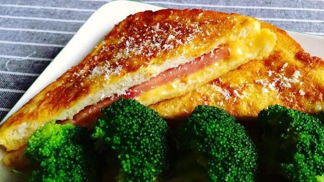  西多士|十分钟快速早餐！咸香美味港式火腿西多士