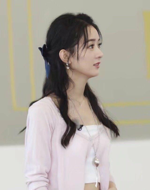  做饭|真是“活久见”，赵丽颖把勺子当项链，这品味真是头一回见