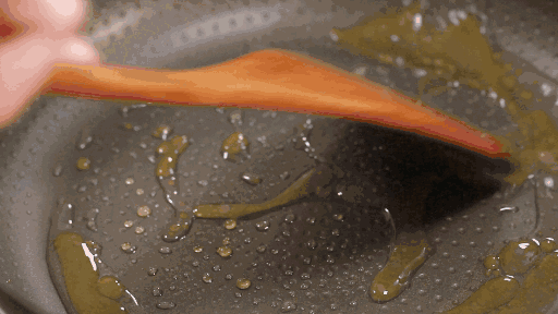 糖色的时|红烧肉炒糖色,这个比例最关键!没掌握好,难怪又苦又焦还发黑