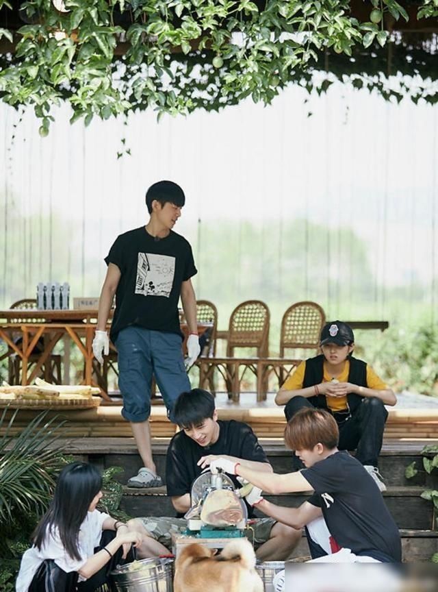  双重|《向往的生活》是否形成一个双重的“饱”兄弟组合？