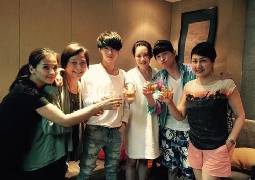 真实|聚齐谷智鑫、凯丽、何炅、万茜等大腕的剧，却没有一个明星光环