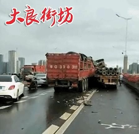  车祸|突发！德胜大桥发生可怕车祸，现场…