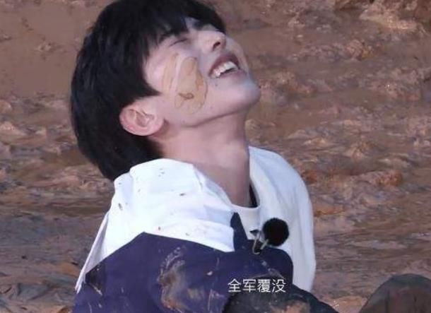 奔跑|《奔跑吧》收视率为何下降看清蔡徐坤出泥潭时的样子,瞬间明白