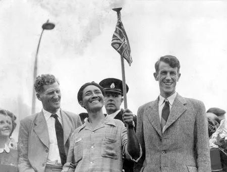  尝试|第一个登顶世界之巅的探险家都经历了什么？