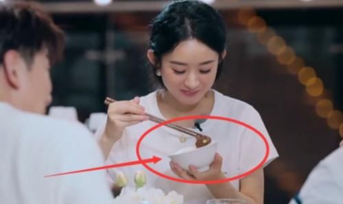  看清|《中餐厅》被曝造假！赵丽颖直接“露馅”了？看清碗底：别装了！