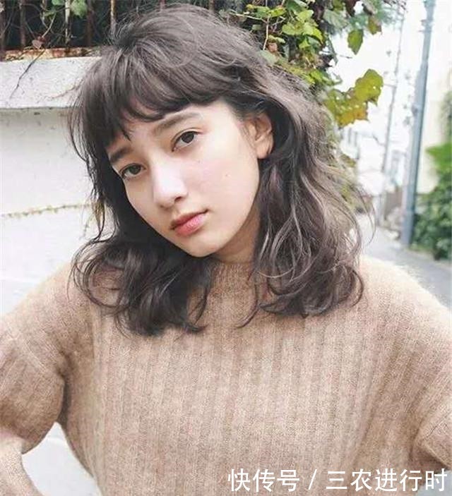 蝎子辫|“丸子头”要让位了,今年流行这“4种”发型,时髦减龄显脸小!