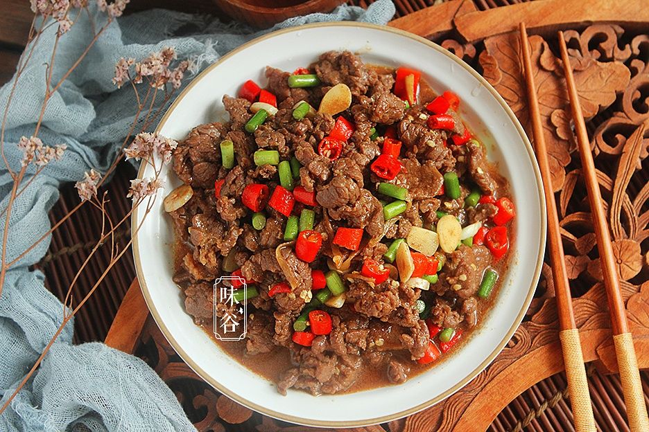  大厨|《中餐厅》赵丽颖亲自做小炒黄牛肉，获林大厨点赞，你学会了吗？