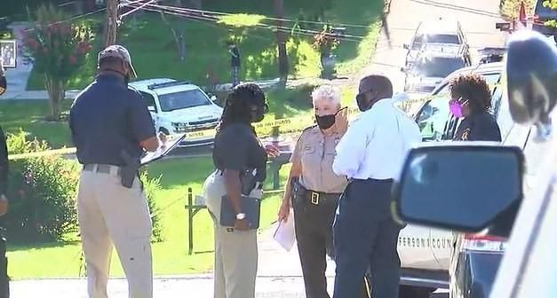 克莱顿|女子睡醒竟看见自己床上有个蒙面人，丈夫追上去就朝那人开了一枪