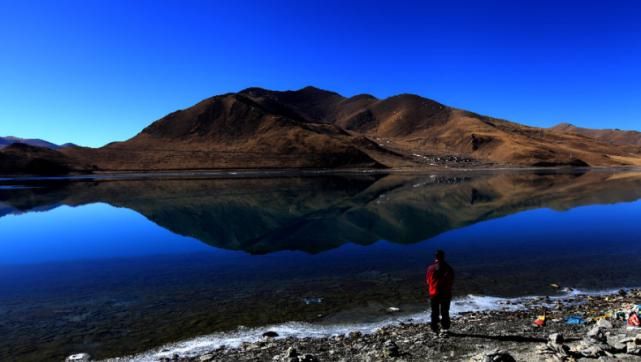  游客|西藏这片湖，鱼群多达8亿斤，却为何无人敢捕？游客：换我也不敢