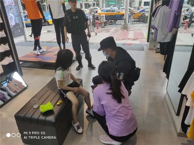  家人|5岁女孩和奶奶走散，民警帮她找到家人