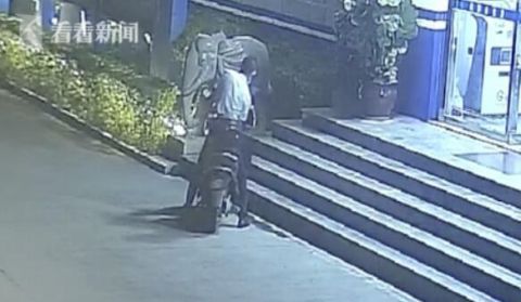  电动车|男子“拾车不昧”反被刑拘？ 民警：别装好人了