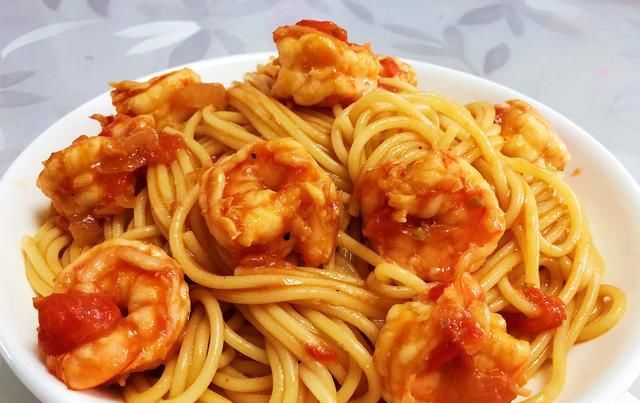  意大利|番茄虾仁意大利面，孩子想吃意大利面不用买，简单营养自己做