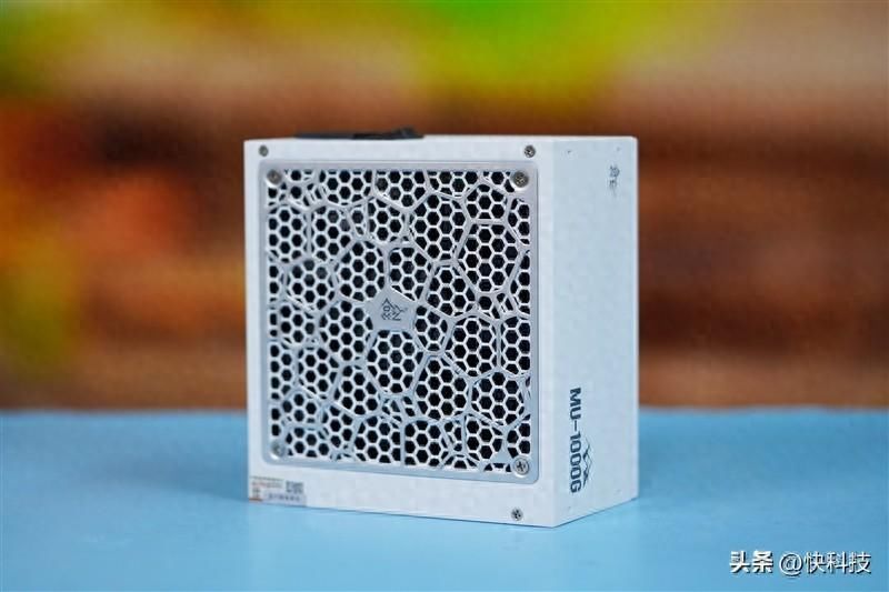 全白颜值 更有性价比！鑫谷昆仑MU-1000G冰山版电源评测