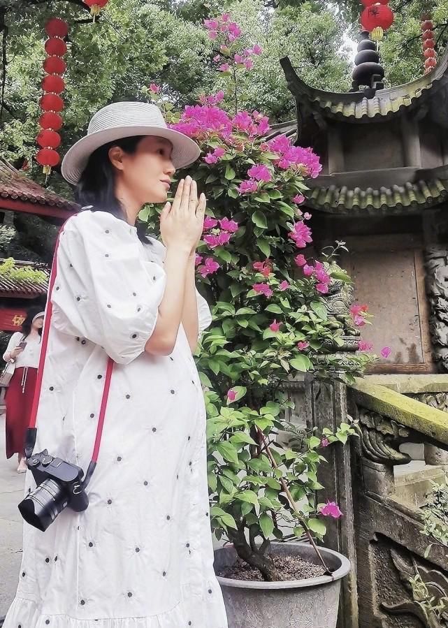  影响|朱丹晒自己二胎孕照，39岁高龄产妇怀孕没有影响，真是逆生长
