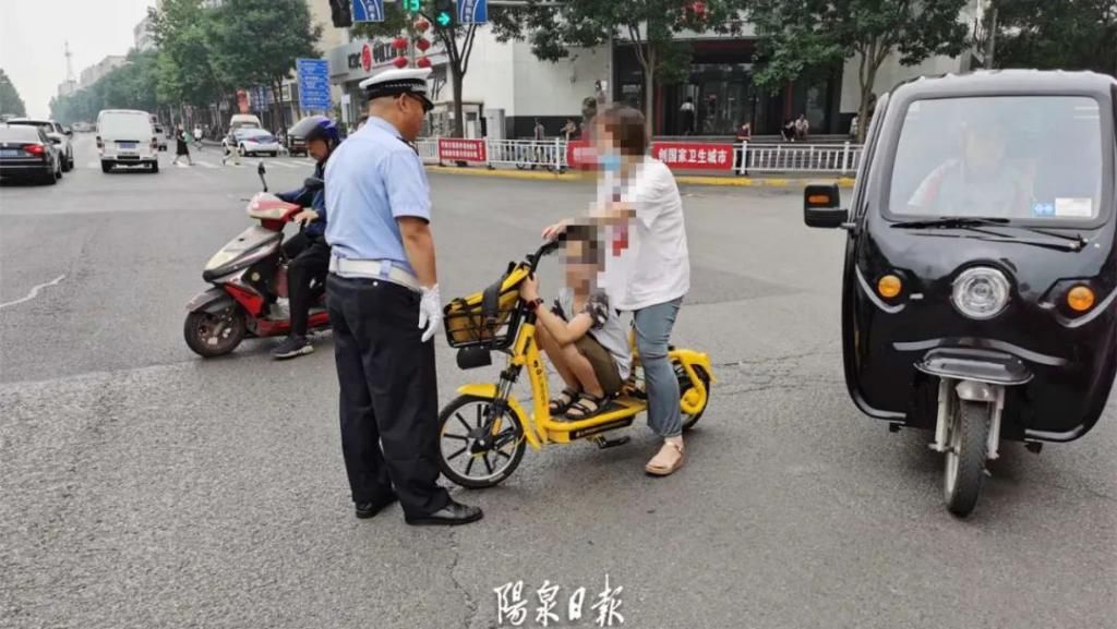  大队二中队|共享单车还敢这样骑？罚！