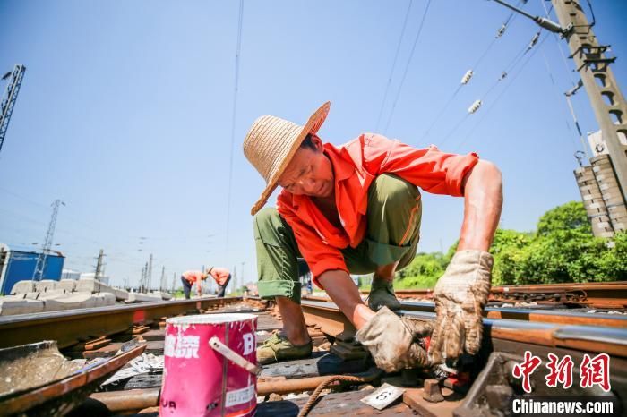 大暑|大暑节气 铁路工人高温下的坚守