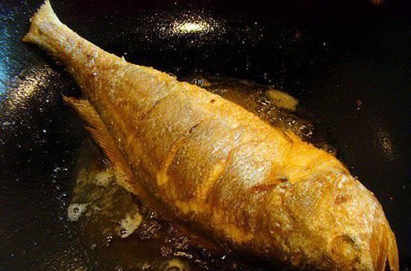  保证|每次煎鱼老粘锅，餐厅厨师长：只要这三招，保证焦黄完整、不破皮