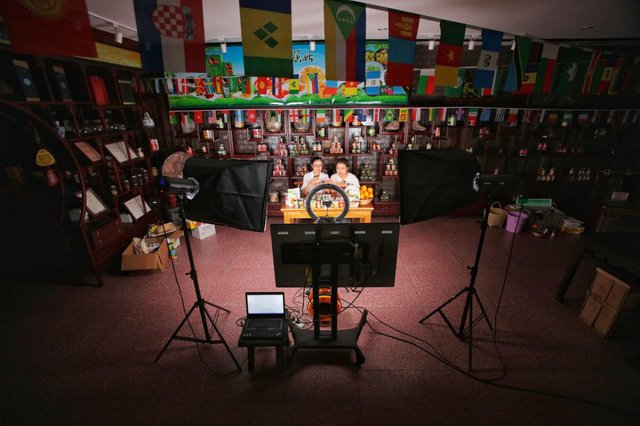  三文鱼|看见新域｜不敢吃三文鱼，没事，还有人造的！印度下架海外版抖音究竟依仗了啥？