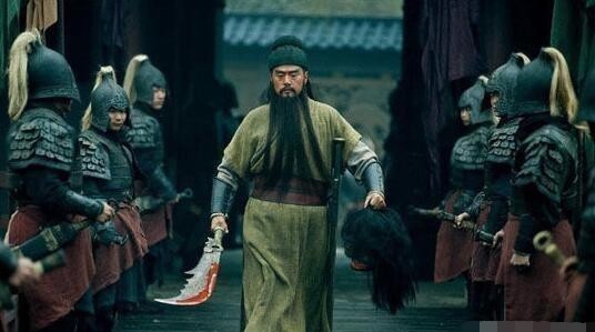 请战|华雄嚣张叫阵，张飞为何不主动请战有三个原因，其三最合理