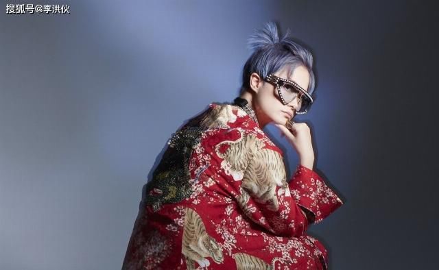  郁可唯|张含韵 郁可唯 许飞 李斯丹妮，这些超女还是选手，李宇春已成导师