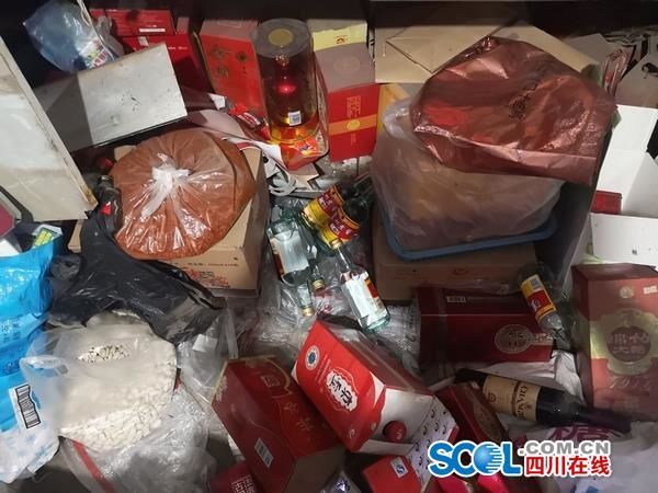  现场|探访爆炸现场附近副食店：卷帘门变形 商品大量跌落