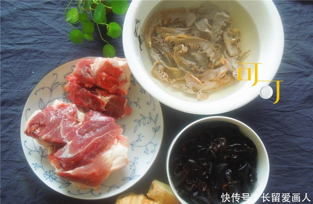 步骤|肉香满溢的蹄髈烧法,笋干和木耳更受欢迎,炖一锅一家人吃两餐