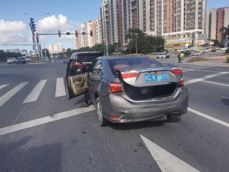  警察|斗门男子买小车不敢开出门！半夜却开出去找警察投案...