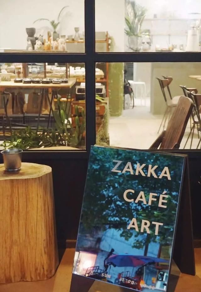 咖啡馆|散步去咖啡馆的人