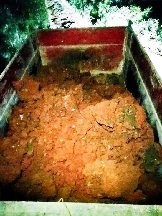 货车|丹寨：多辆货车夜间潜入清江村盗运重晶石 村民：曾想去阻拦怕被报复