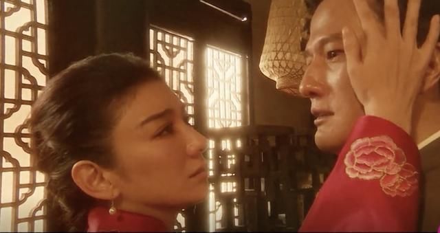  不屑|究竟谁才是菜鸟？郭敬明吐槽黄奕演戏很难受，黄奕在台上满脸不屑