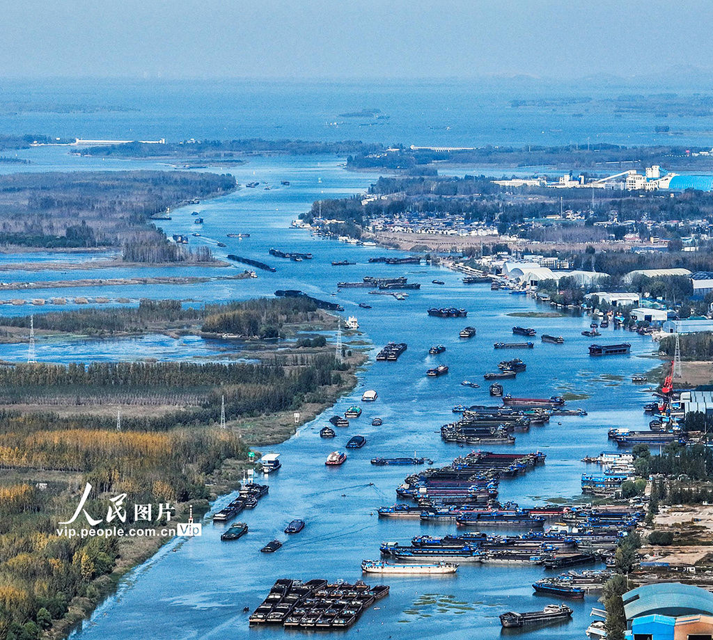 山东微山：京杭运河运输忙