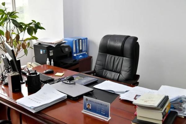  侦破|侦破50多起重大涉黑专案的“扫黑斗士”走了，年仅47岁……