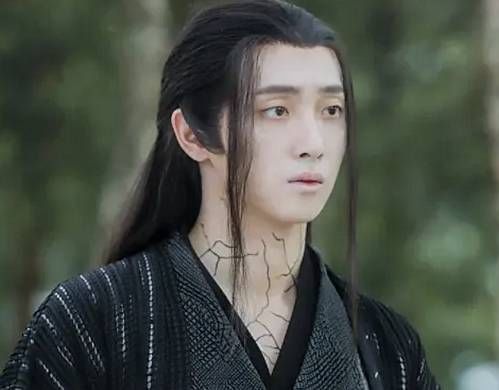  得知|本以为王牌女郎的身份够意外了，得知他的身份后，网友：卧虎藏龙