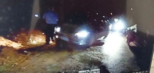  双峰|双峰男子事故现场看热闹却被交警带走？真相让心哭笑不得....