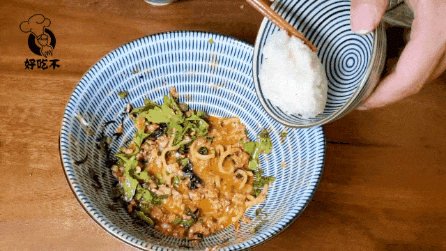  进去|纽约第一家日式油泼面+宝藏小酒馆新张！进去的居然都被上了一课？