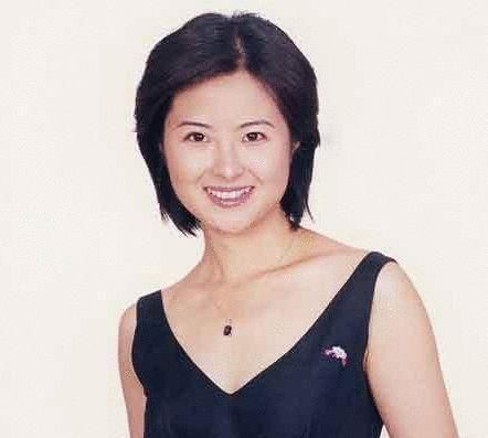  再度|前央视主持张泉灵：因一场乌龙病辞离央视，今靠“奇葩”方式再度走红