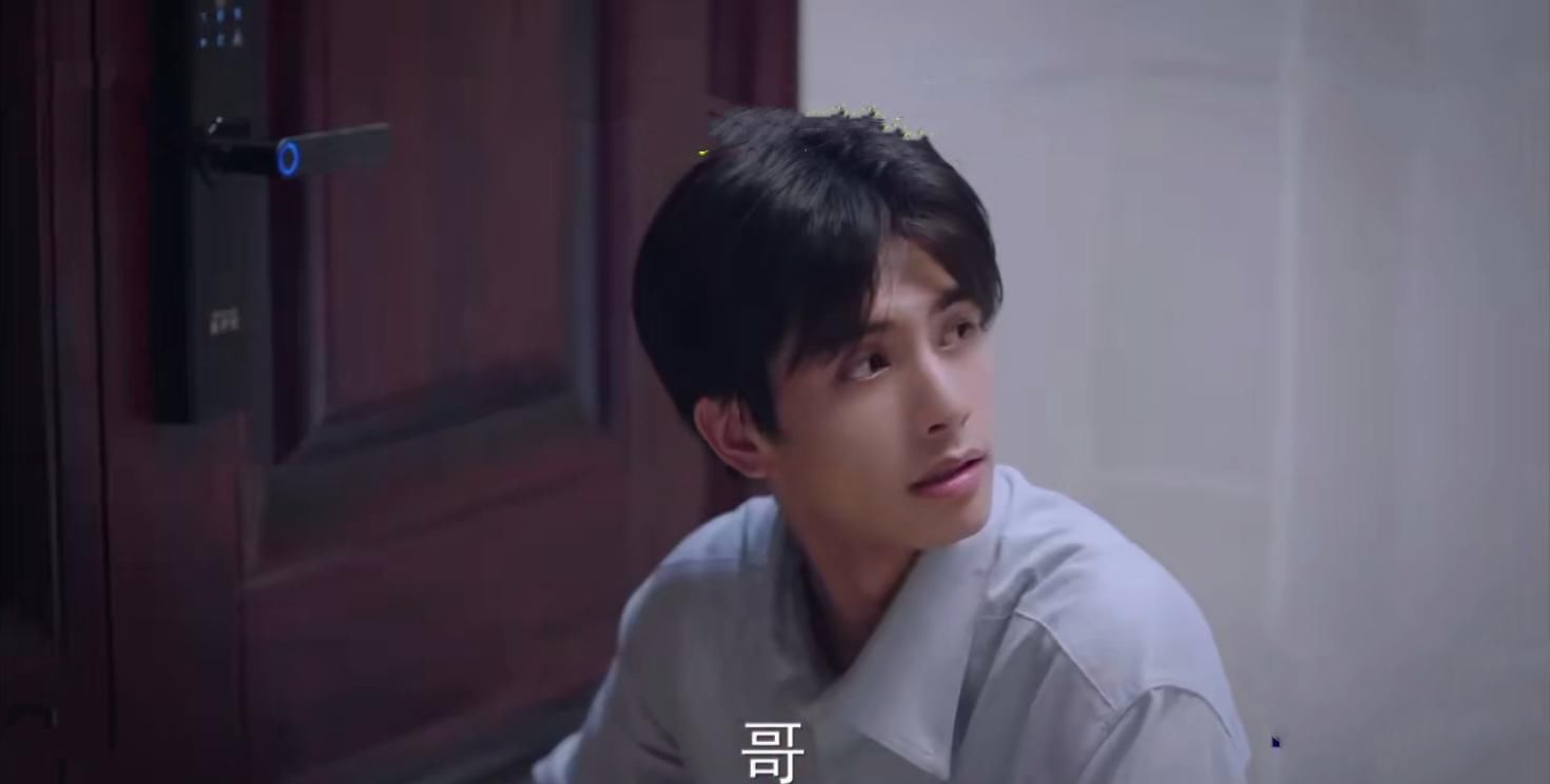  这段|《以家人之名》凌霄回家李尖尖熊抱这段太甜了，男友力爆棚，期待