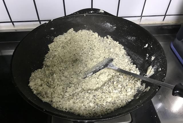 南方人|面粉炒一下,热水冲泡,营养可口,北方人常吃,南方人吃过的不多