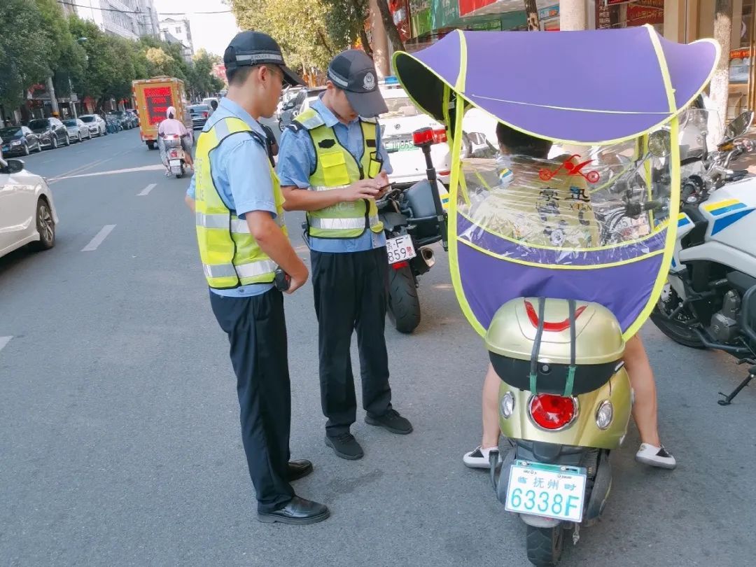 交通安全|南城交警持续整治加装遮阳伞