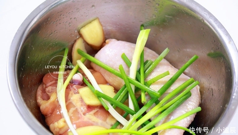 鸡肉|蒸出来的美味,又鲜又嫩的鸡腿吃法,一滴油没放,清淡有滋味