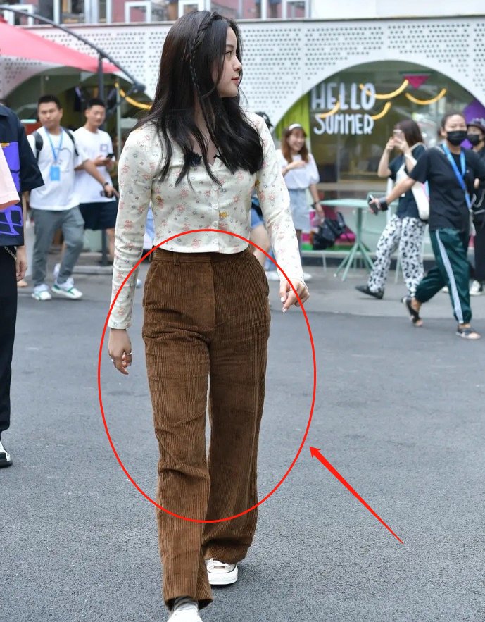  待遇|欧阳娜娜节目生图照，失去十级精修待遇后，真实腿围我没眼花吧？