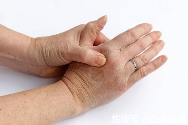 经常按摩手掌有哪些好处(坚持对手掌进行按摩，或能收获这4个好处，不妨试试)